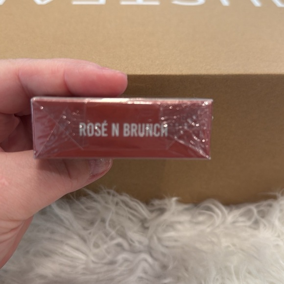 NWT- Danessa Myricks Yummy Skin Blurring Balm Powder - Picture 8 of 8